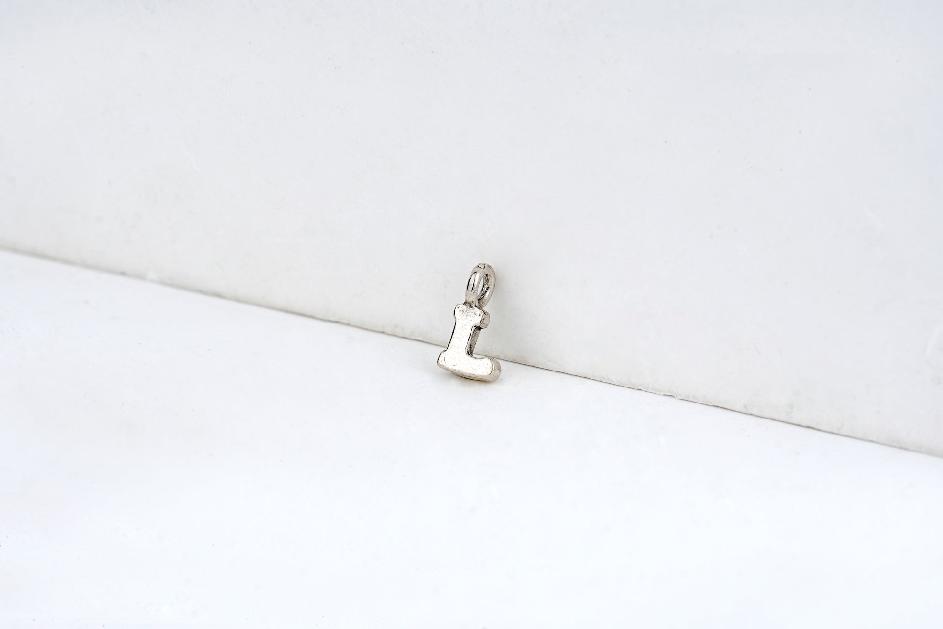 l - detail shot - English letter charm | Love Letters Tel Aviv