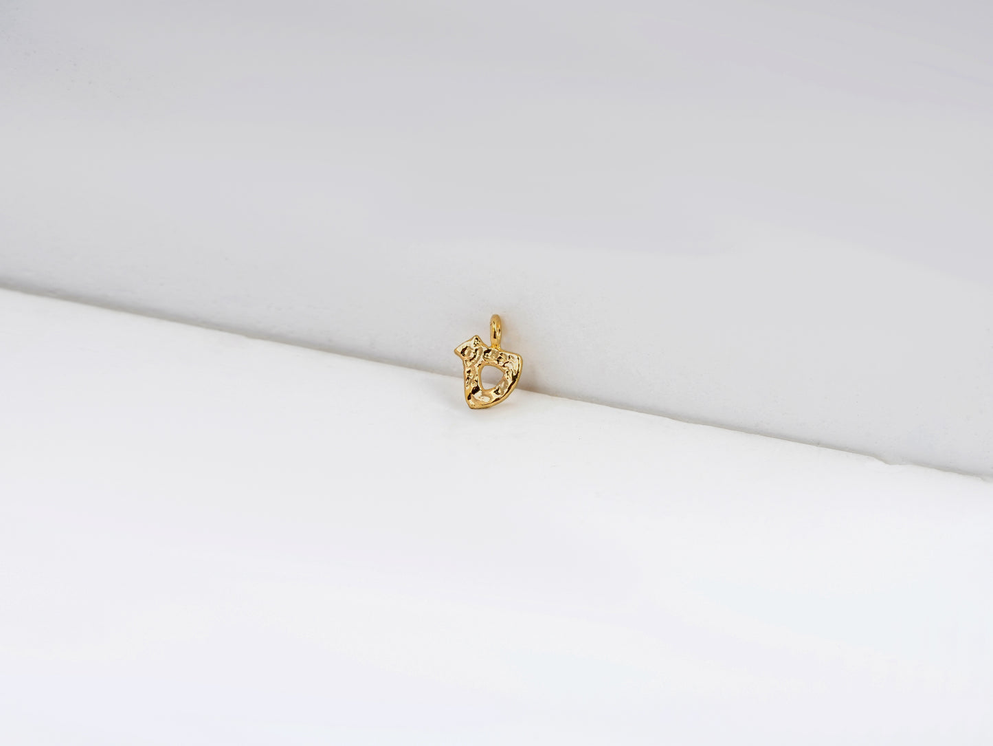 ס - samech - detail shot - Hebrew letter charm | Love Letters Tel Aviv