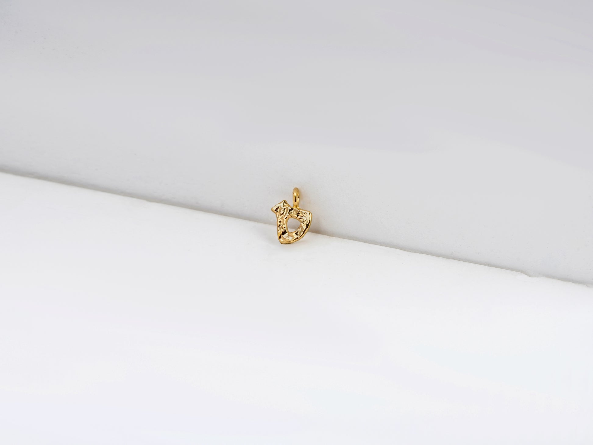 ס - samech - detail shot - Hebrew letter charm | Love Letters Tel Aviv