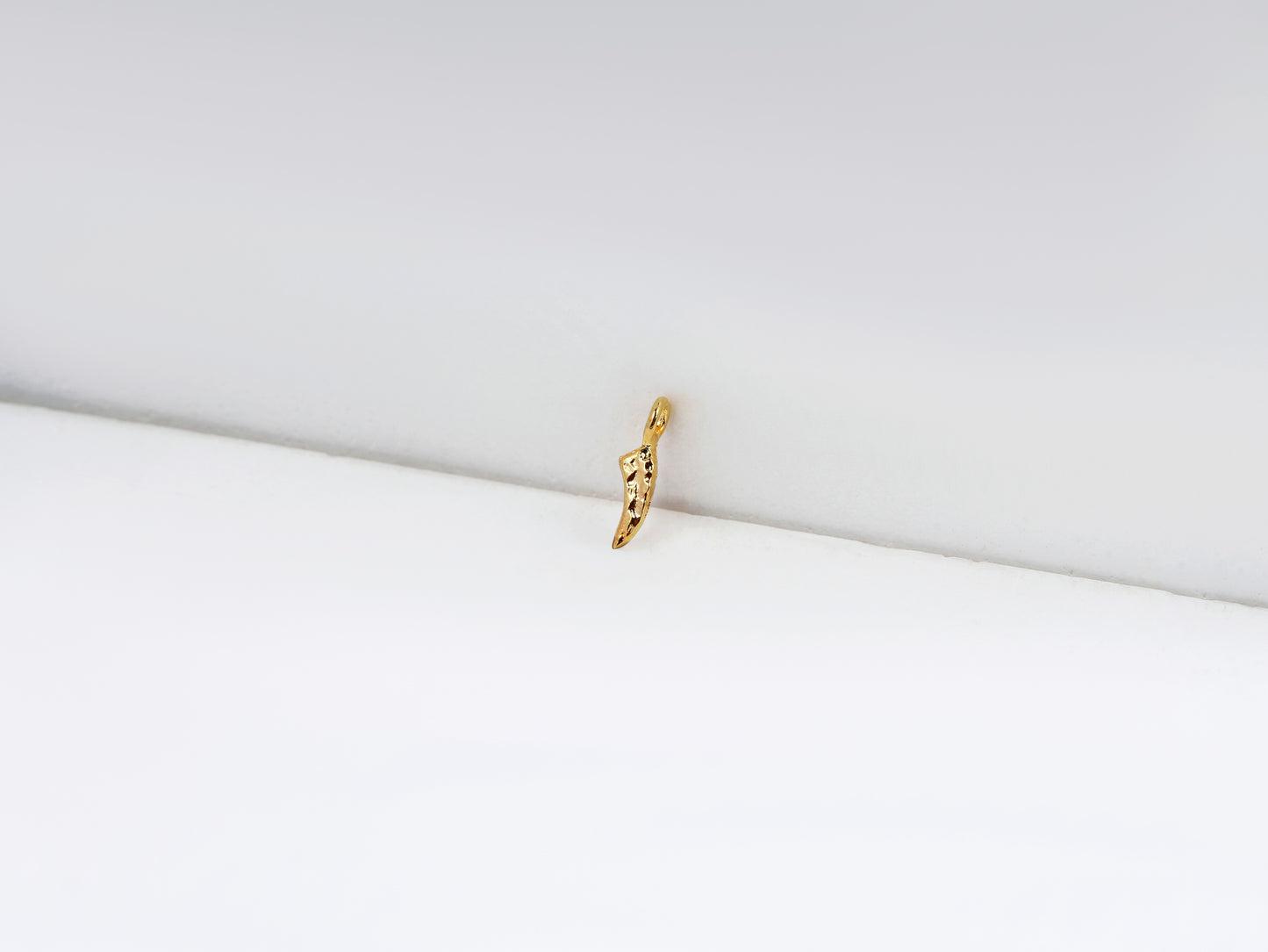 ו - vav - detail shot - Hebrew letter charm | Love Letters Tel Aviv