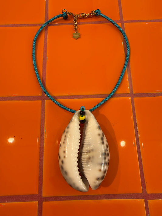 Big shell choker